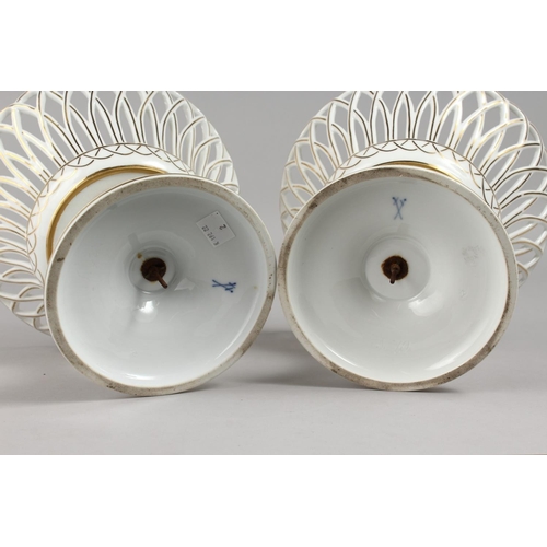 1131 - A VERY GOOD PAIR OF MEISSEN PIERCED CIRCULAR COMPORTS, 8.75ins diameter, the bases painted with bird... 