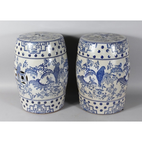 1326 - A PAIR OF CHINESE BLUE AND WHITE BARREL SEATS. 18ns high.