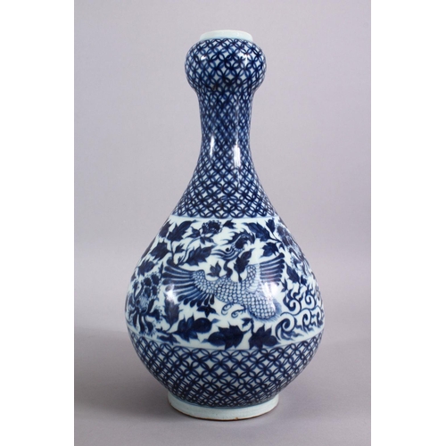 101 - A CHINESE BLUE & WHITE GARLIC HEAD PORCELAIN VASE FOR ISLAMIC MARKET, decorated with phoenix birds a... 