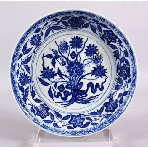 107 - A CHINESE BLUE & WHITE LOTUS BOUQUET PORCELAIN DISH, decorated with a display of lotus, with surroun... 