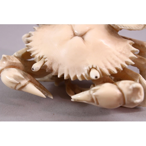 134 - A PAIR OF EARLY 20TH CENTURY CARVED IVORY MODELS OF CRABS, with articulated eyes, 7cm wide.