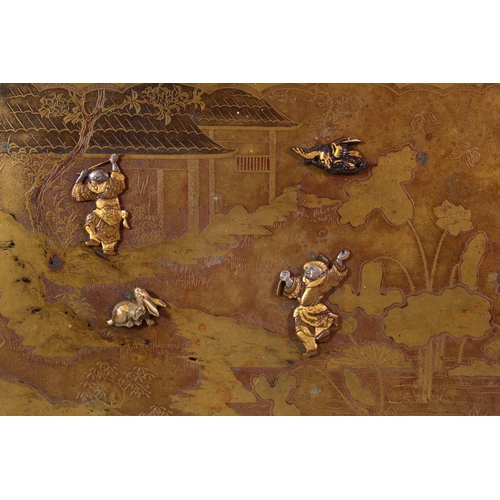 135 - AN EARLY 20TH CENTURY JAPANESE MIXED METAL TRAY, etched with a landscape and temples with figural mo... 