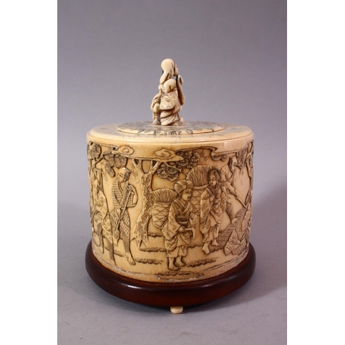 140 - A GOOD EARLY 20TH CENTURY JAPENESE CARVED IVORY TUSK VASE AND COVER, the exterior carved with farm w... 