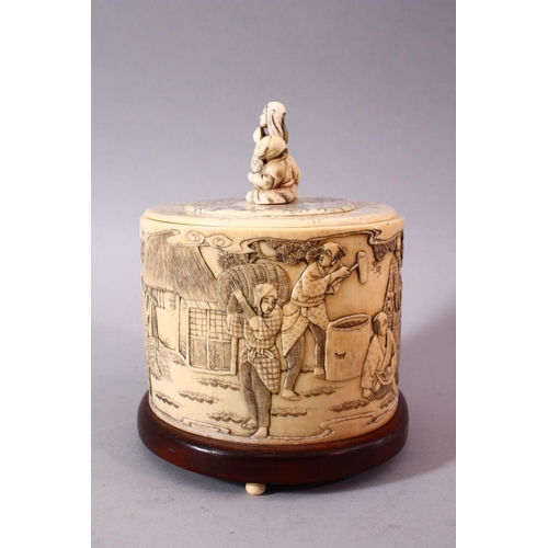 140 - A GOOD EARLY 20TH CENTURY JAPENESE CARVED IVORY TUSK VASE AND COVER, the exterior carved with farm w... 