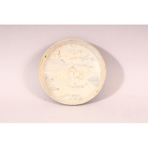 176 - A CHINESE SHIPWRECK SMALL CIRCULAR BLUE AND WHITE PEDESTAL BOWL, 13cm diameter.