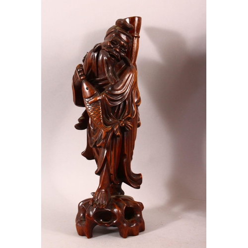 179 - A PAIR OF CHINESE CARVED 'ROOTWOOD' FIGURES of fisherman, 35cm high.