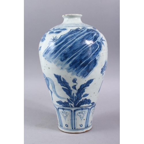 207 - A CHINESE MING STYLE BLUE & WHITE PORCELAIN MEIPING VASE, decorated with views of warriors upon hors... 