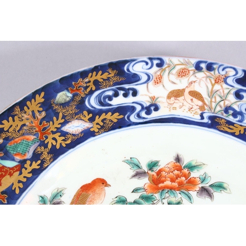 247 - A FINE EARLY 19TH CENTURY JAPANESE IMARI PORCELAIN CHARGER, decorated with a central display of a bi... 