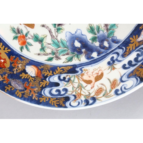 247 - A FINE EARLY 19TH CENTURY JAPANESE IMARI PORCELAIN CHARGER, decorated with a central display of a bi... 