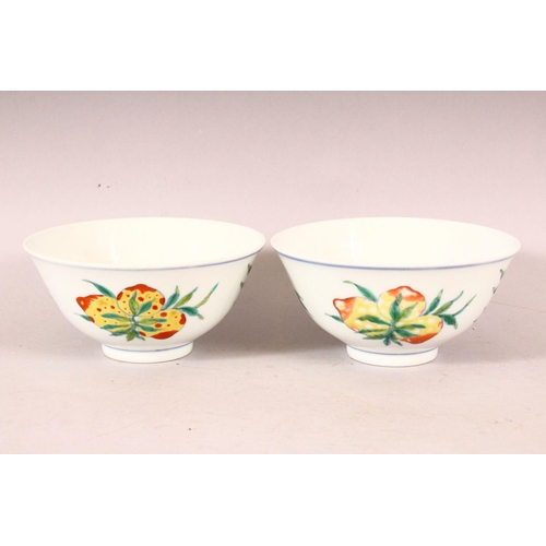 265 - A GOOD QUALITY PAIR OF CHINESE FAMILLE ROSE PORCELAIN PEACH BOWLS, the body of the bowls with decora... 