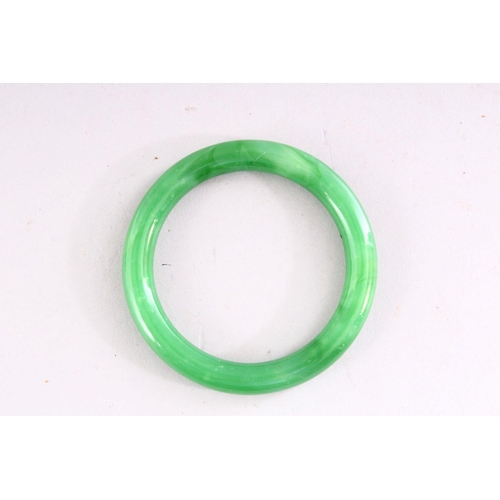 305 - A CHINESE GREEN JADE BANGLE, 8.5cm diameter.