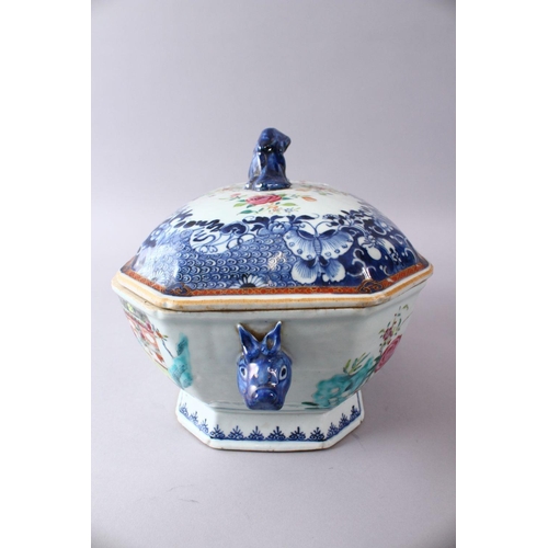 34 - A 18TH / 19TH CENTURY CHINESE BLUE & WHITE FAMILLE ROSE PORCELAIN TUREEN AND COVER, decorated with f... 