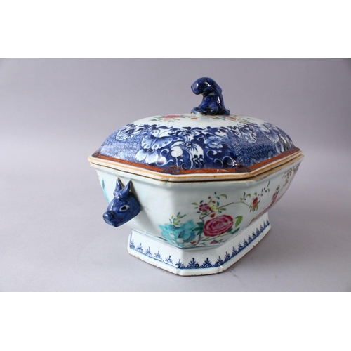 34 - A 18TH / 19TH CENTURY CHINESE BLUE & WHITE FAMILLE ROSE PORCELAIN TUREEN AND COVER, decorated with f... 