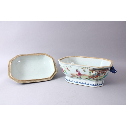 34 - A 18TH / 19TH CENTURY CHINESE BLUE & WHITE FAMILLE ROSE PORCELAIN TUREEN AND COVER, decorated with f... 