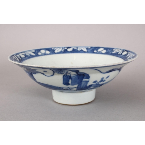 360 - A GOOD 18TH / 19TH CENTURY CHINESE BLUE & WHITE PORCELAIN STEM BOWL, decorated with a roundel of lan... 