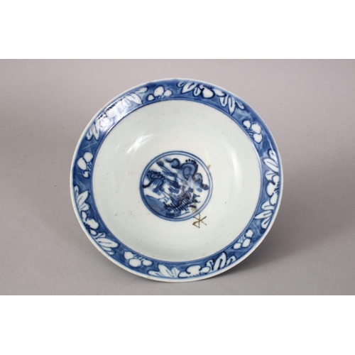 360 - A GOOD 18TH / 19TH CENTURY CHINESE BLUE & WHITE PORCELAIN STEM BOWL, decorated with a roundel of lan... 