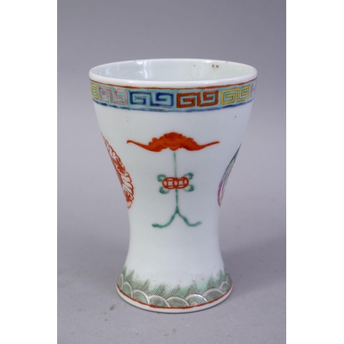 410 - A 20TH CENTURY CHINESE FAMILLE ROSE PORCELAIN CUP, the body with decoration in roundel of dragons an... 