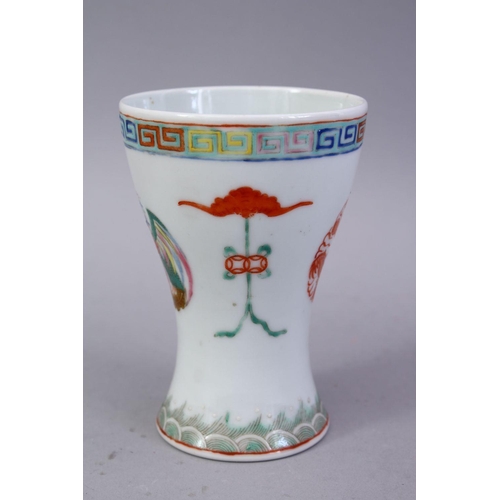 410 - A 20TH CENTURY CHINESE FAMILLE ROSE PORCELAIN CUP, the body with decoration in roundel of dragons an... 