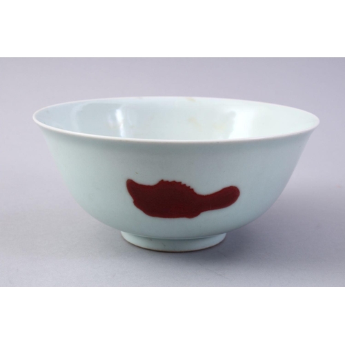 416 - A GOOD CHINESE UNDERGLAZE RED PORCELAIN FISH BOWL, with three red decorated fish, the base with a si... 