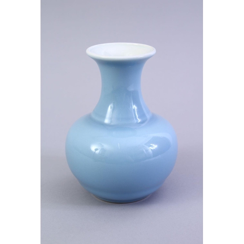 421 - A GOOD DAOGUANG STYLE CHINESE SKY BLUE GLAZED PORCELAIN VASE, with a ribbed lower section and should... 