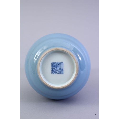 421 - A GOOD DAOGUANG STYLE CHINESE SKY BLUE GLAZED PORCELAIN VASE, with a ribbed lower section and should... 