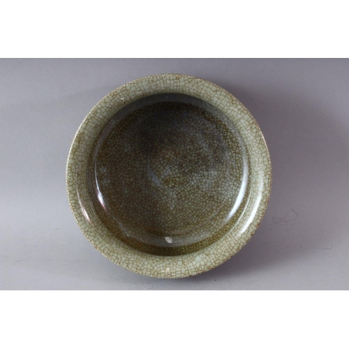 433 - A SONG STYLE 'GE WARE' CIRCULAR POTTERY INCENSE BURNER, with crackle glaze finish, 22cm diameter.