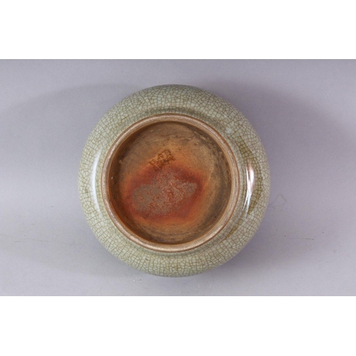 433 - A SONG STYLE 'GE WARE' CIRCULAR POTTERY INCENSE BURNER, with crackle glaze finish, 22cm diameter.