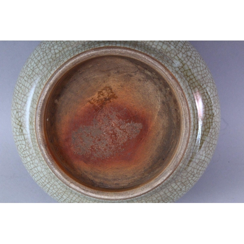 433 - A SONG STYLE 'GE WARE' CIRCULAR POTTERY INCENSE BURNER, with crackle glaze finish, 22cm diameter.