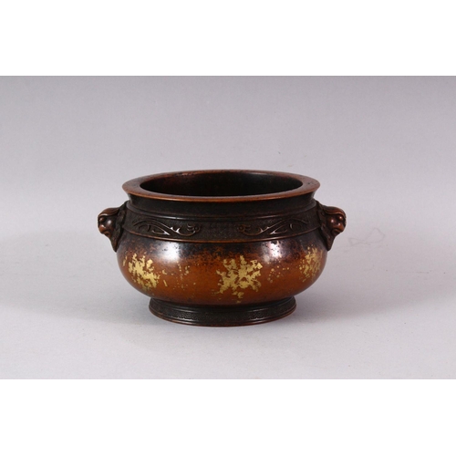 434 - A XUANDE STYLE GOLD SPLASH BRONZE INCENSE BURNER, with kylin handles and a raised band of decoration... 