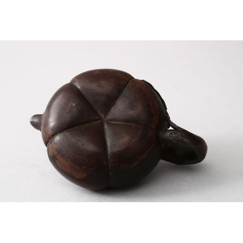 45 - A GOOD QUALITY CHINESE YIXING CLAY MINIATURE TEA POT & COVER, moulded in the form of a pumpkin, bamb... 