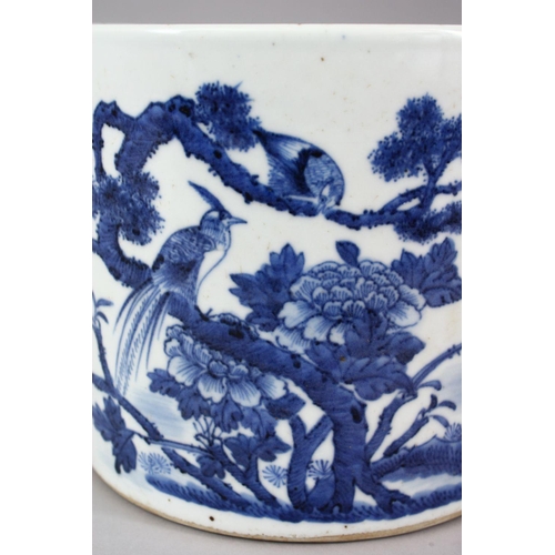 470 - A GOOD CHINESE BLUE & WHITE PORCELAIN BRUSH WASH, decorated with scenes of birds amongst native flor... 