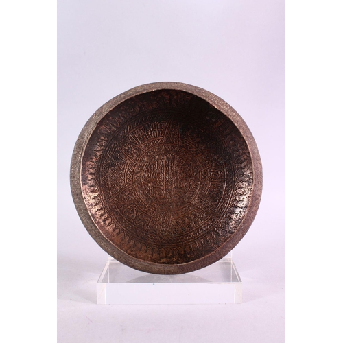 662 - A 16TH CENTURY MAMLUK TINNED COPPER CALLIGRAPHIC BOWL &  MAMLUK BLAZONS DECORATION, 17cm diameter.