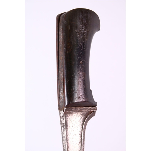 668 - A FINE 18TH / 19TH CENTURY LARGE INDIAN WATERED STEEL DAGGER, with a carved wooden handle, 45cm