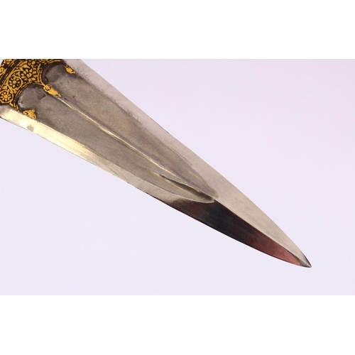 670 - A FINE 18TH CENTURY MUGHAL INDIAN GOLD INLAID WATERED STEEL KATAR DAGGER IN SCABBARD, the 34cm.