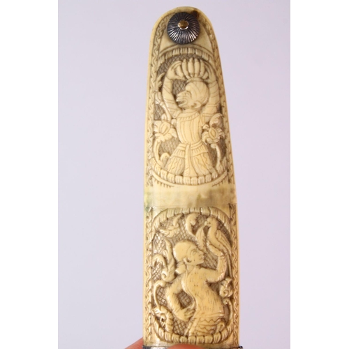 671 - A FINE 18TH / 19TH CENTURY  BURMESE SILVER & GOLD INLAID DAGGER, with a carved ivory scabbard, the h... 