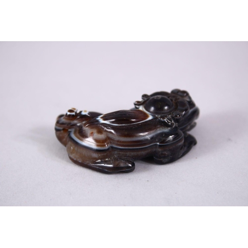 70 - A CHINESE CARVED AGATE FIGURE OF A MYTHICAL LION DOG, 5cm.