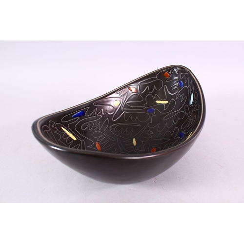 799 - AN UNSUAL ISRAEL POTTERY BOWL, with carved decoration, the base marked israel lapid, 30cm x 18cm