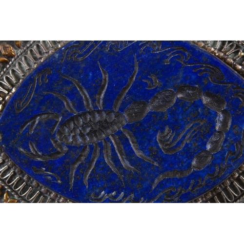 808 - A GOOD ISLAMIC LAPIS LAZULI & WHITE METAL SEAL OF A SCORPION, The stone carved seal inset in to a wh... 