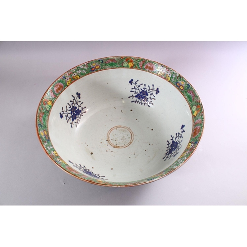 819 - A GOOD LARGE 19TH CENTURY CHINESE FAMILLE ROSE BOWL FOR THE ISLAMIC MARKET, decorated to the exterio... 