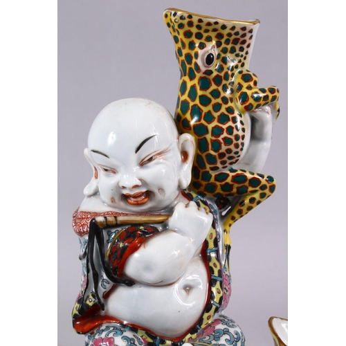 83 - A CHINESE REPUBLIC STYLE PORCELAIN FLOWER / EGG HOLDER OF BUDDHA AND FROGS, the frogs seated with th... 