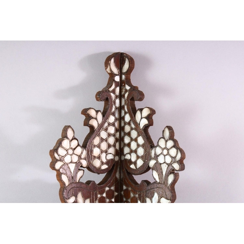 844 - A MOTHER OF PEARL INLAID HARDWOOD CORNER TURBAN STAND, 58cm high.