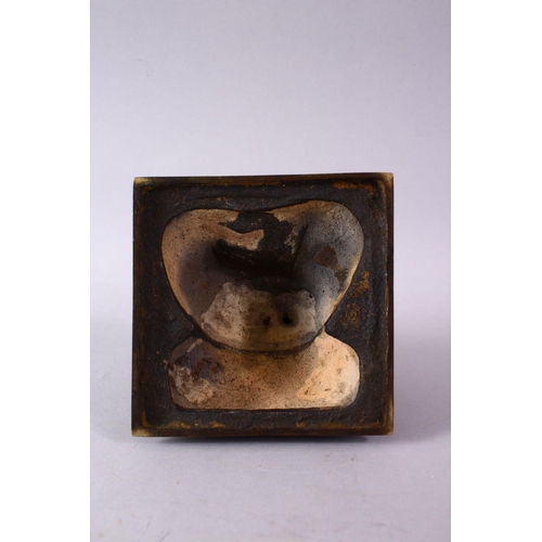 10 - AN 18TH/19TH CENTURY BRONZE SEATED FIGURE OF A SCHOLAR, on a square base, 17cm high.