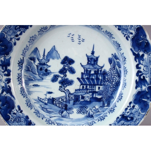 136 - A 19TH CENTURY CHINESE WILLOW PATTERN SOUP BOWL, (AF), 23cm diameter.