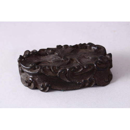 14 - A CHINESE MOULDED WAVE STAND, in the form of crashing waves, 12cm wide x 5.5cm.