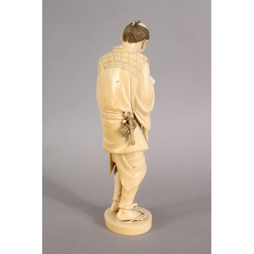 160 - A GOOD JAPANESE MEIJI PERIOD CARVED IVORY OKIMONO - LANTERN LIGHTER, the man stod holding his lanter... 