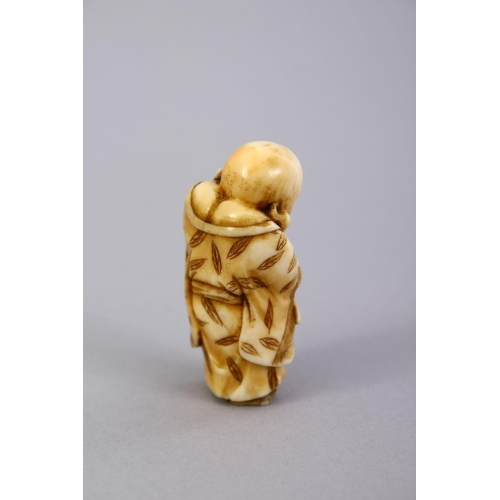 164 - A JAPANESE MEIJI PERIOD CARVED IVORY OKIMONO OF HOTEI, the small carved figure depicting hotei holdi... 