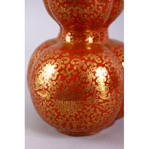 210 - A FINE CHINESE CORAL GROUND TULIP SHAPED PORCELAIN VASE, the body of the tulip / gourd shaped vase w... 