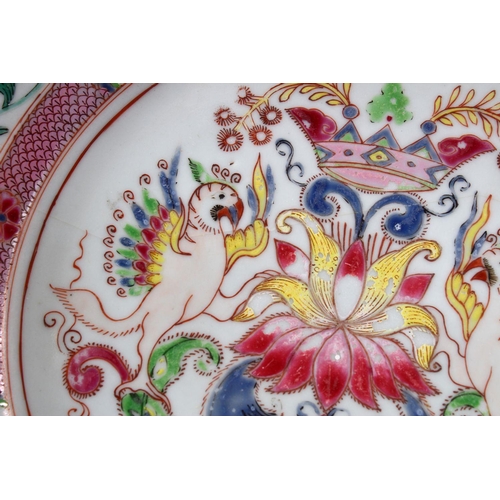 260 - A 18TH CENTURY CHINESE FAMILLE ROSE MULTICOLOURED ARMORIAL PLATE, 23cm diameter.