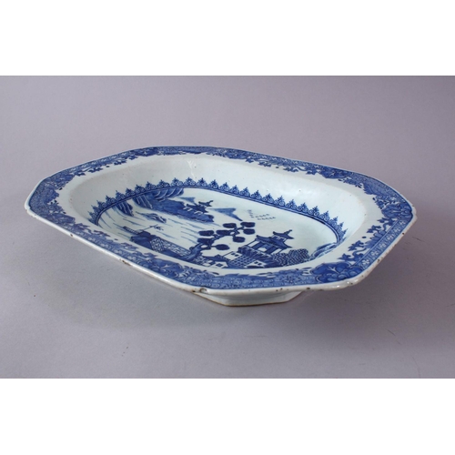 274 - AN 18TH CENTURY CHINESE BLUE AND WHITE QIANLONG PORCELAIN SERVING DISH, with a landscape scene and b... 