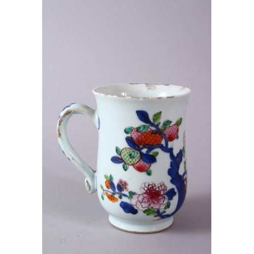 281 - A 18TH/19TH CENTURY CHINESE FAMILLE ROSE FLORAL DECORATED TANKARD, with a ruyi handle, 12.5cm high.